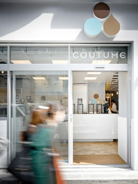 Coutume-cafe-Aoyama-in-Tokyo-Japan-by-CUT-Architectures