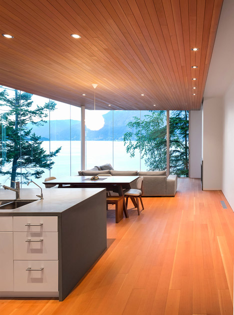 Gambier-Island-House-by-Office-of-McFarlane-Biggar