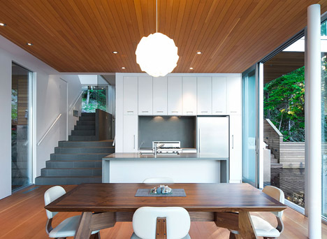Gambier-Island-House-by-Office-of-McFarlane-Biggar