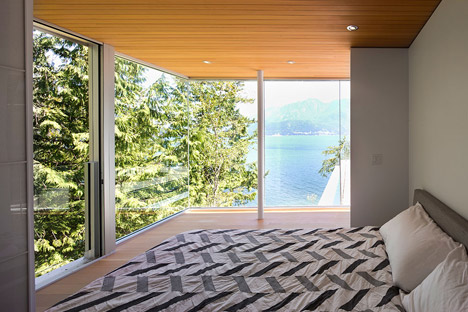 Gambier-Island-House-by-Office-of-McFarlane-Biggar