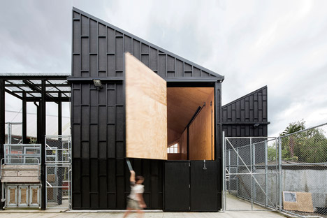 Giraffe-House-by-Monk-Mackenzie-with-Glamuzina-Patterson