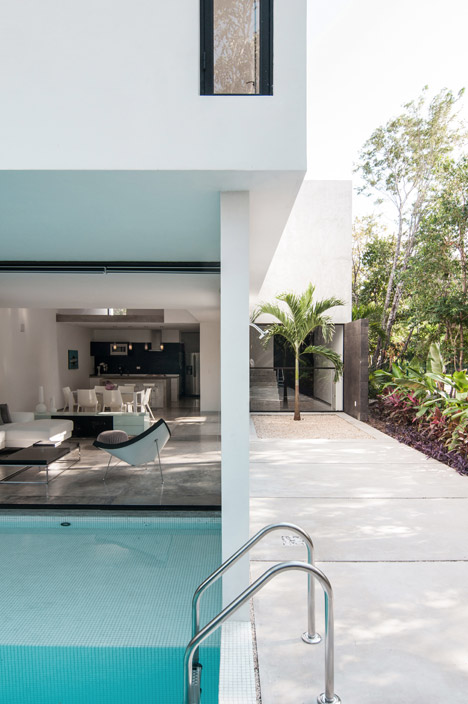 House-in-Cancun-Mexico-by-Warm-Architects