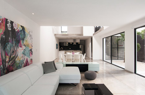House-in-Cancun-Mexico-by-Warm-Architects