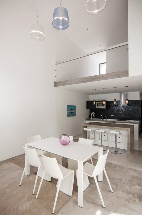 House-in-Cancun-Mexico-by-Warm-Architects