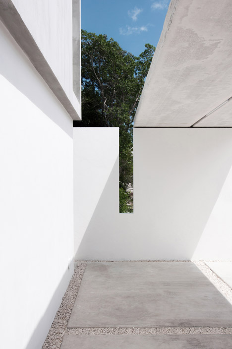 House-in-Cancun-Mexico-by-Warm-Architects