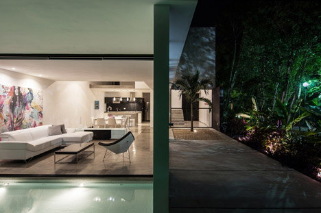 House-in-Cancun-Mexico-by-Warm-Architects