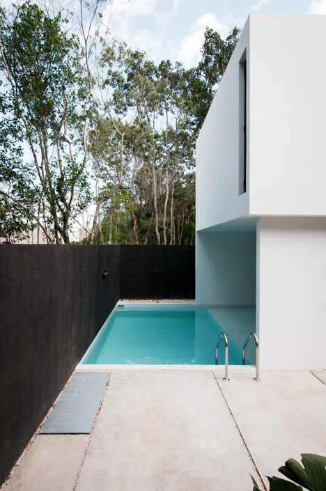 House-in-Cancun-Mexico-by-Warm-Architects