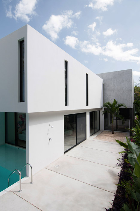 House-in-Cancun-Mexico-by-Warm-Architects