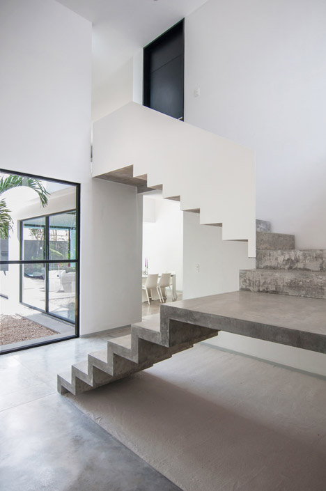 House-in-Cancun-Mexico-by-Warm-Architects