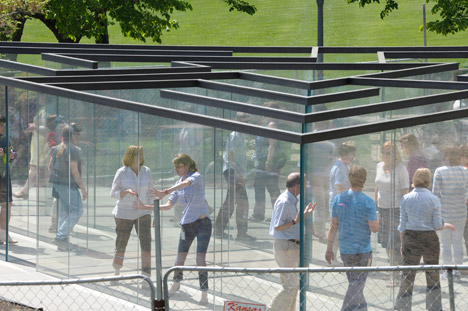 Labyrinth-at-The-Nelson-Atkins-Museum-of-Art-by-Robert-Morris