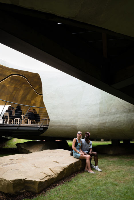 Serpentine Pavilion photographed by Jim Stephenson_dezeen_11