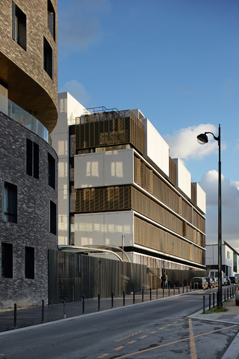 Welfare center for children and teenagers in Paris by Hessamfar and Verons