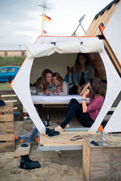 B-and-Bee stackable sleeping cells for festivals