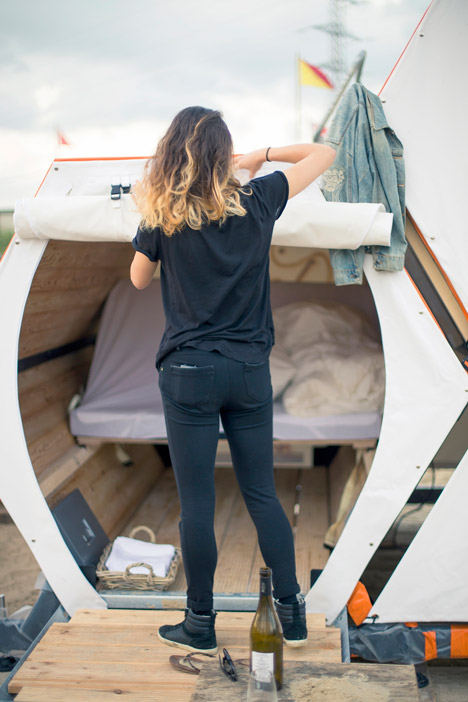 B-and-Bee stackable sleeping cells for festivals