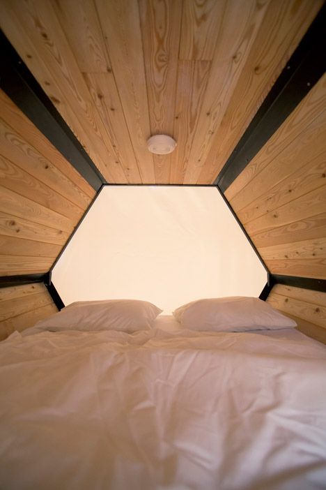 B-and-Bee stackable sleeping cells for festivals