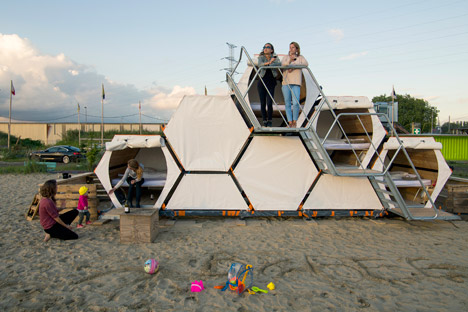 B-and-Bee stackable sleeping cells for festivals