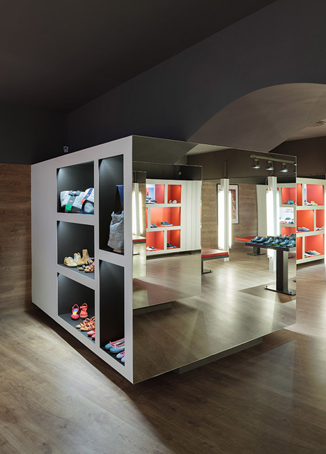 Camper store Palma de Mallorca by Fernando Amat