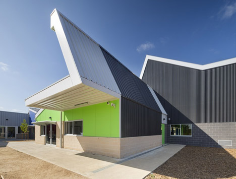 Dallas-Brooks-Community-Primary-School by McBride Charles Ryan mirrors the local skyline