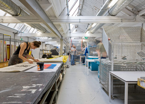 Extruding store Kapitaal in Utrecht by ZakenMaker, Studio Toon Welling and Atelier Gsbrt