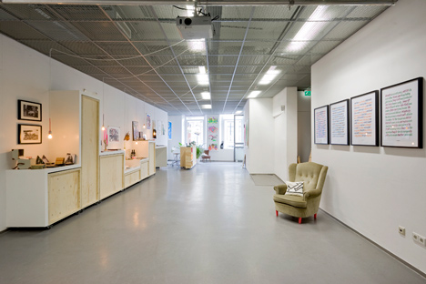 Extruding store Kapitaal in Utrecht by ZakenMaker, Studio Toon Welling and Atelier Gsbrt