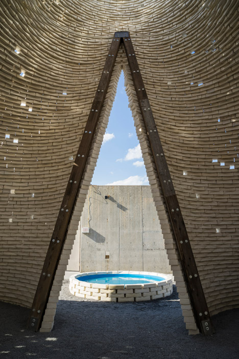 Tower of "grown" bio-bricks by The Living opens at MoMA PS1