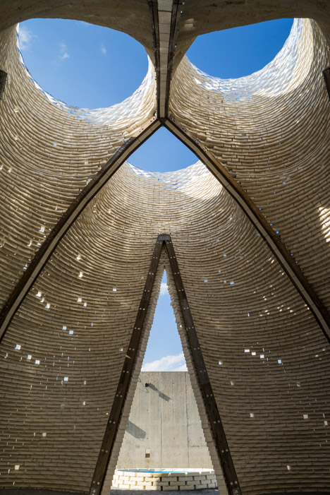 Tower of "grown" bio-bricks by The Living opens at MoMA PS1