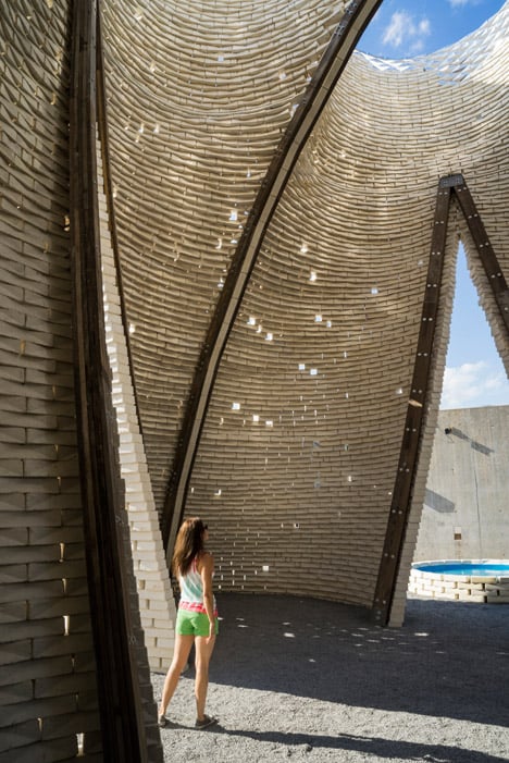 Tower of "grown" bio-bricks by The Living opens at MoMA PS1