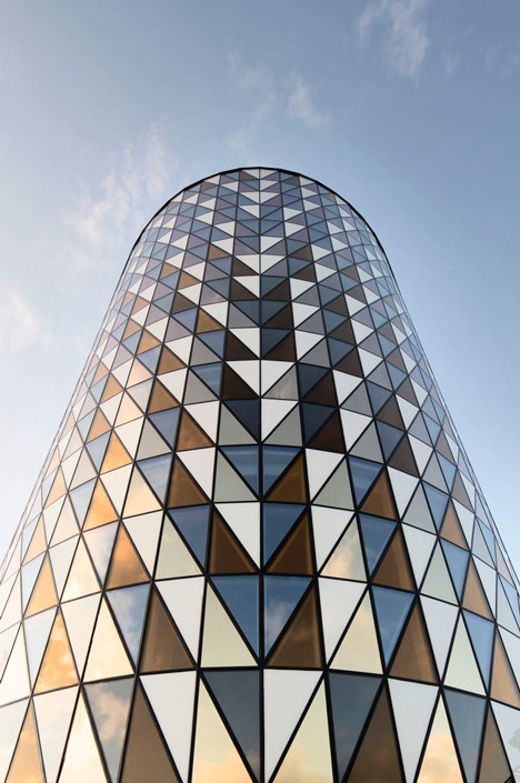Karolinska Institutet auditorium by Wingardhs