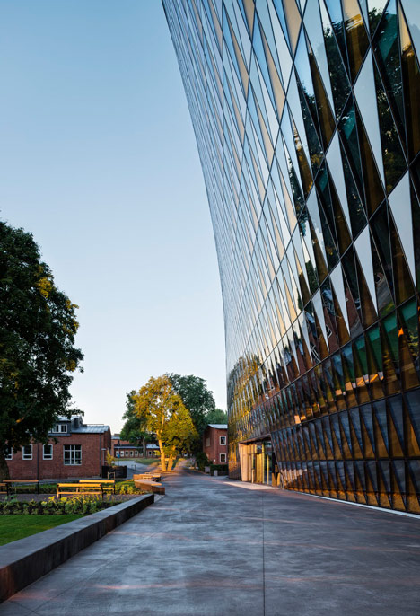 Karolinska Institutet auditorium by Wingardhs