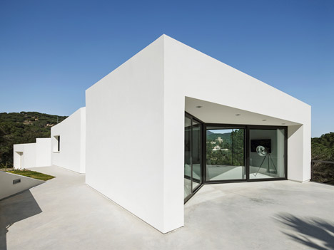 House in Llavaneres by Mirag