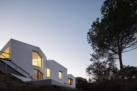 House in Llavaneres by Mirag