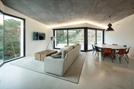 House in Llavaneres by Mirag