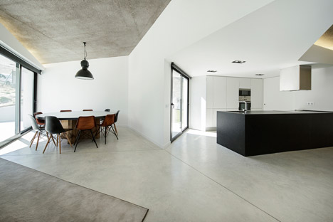 House in Llavaneres by Mirag