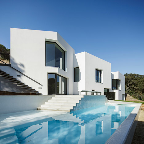 House in Llavaneres by Mirag