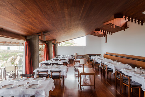 Renovation of Boa Nova Tea House by ÁÁlvaro Siza