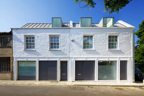 Robert_Dye_extend_London_mews_house_dezeen_468_1