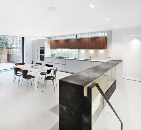 Robert_Dye_extend_London_mews_house_dezeen_468_11