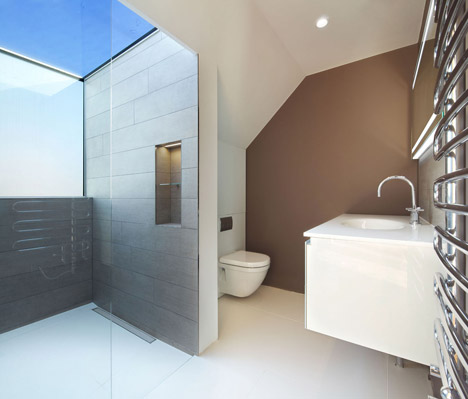 Robert_Dye_extend_London_mews_house_dezeen_468_13