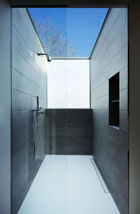 Robert_Dye_extend_London_mews_house_dezeen_468_16