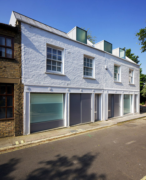Robert_Dye_extend_London_mews_house_dezeen_468_2