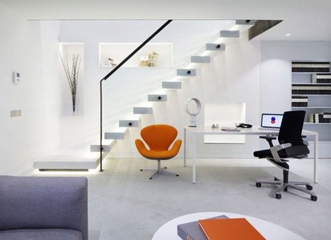 Robert_Dye_extend_London_mews_house_dezeen_468_5