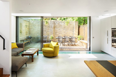 Robert_Dye_extend_London_mews_house_dezeen_468_7