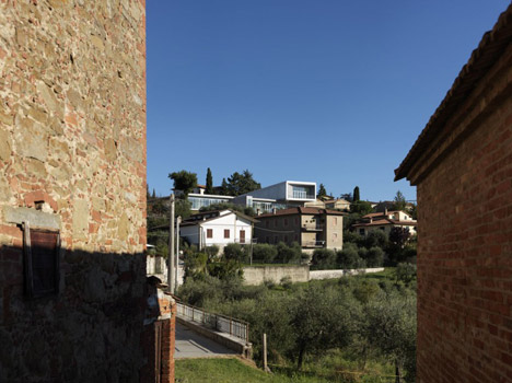 The Whale Primary School by Studio di Architettura Andrea Milani