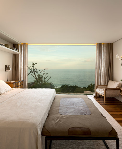 Casa AL by Studio Arthur Casas photos by Fernando Gurra