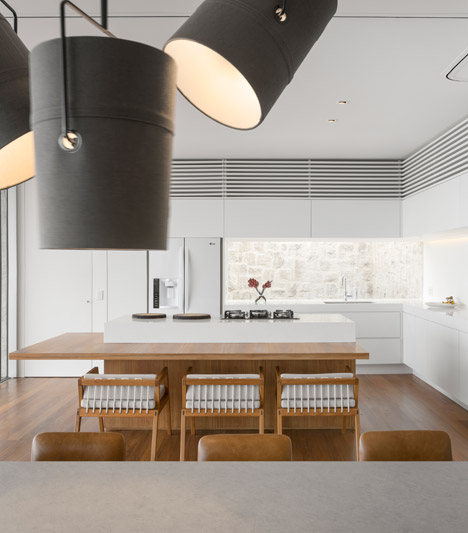 Casa AL by Studio Arthur Casas photos by Fernando Gurra
