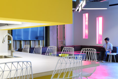 Funny Or Die Offices by Clive Wilkinson
