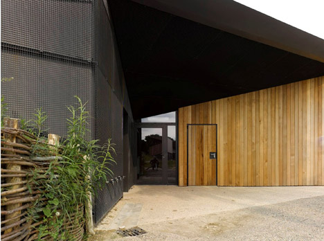 Hidden locker rooms by MU Architecture