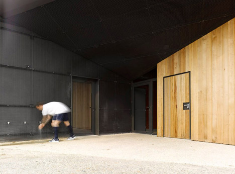 Hidden locker rooms by MU Architecture