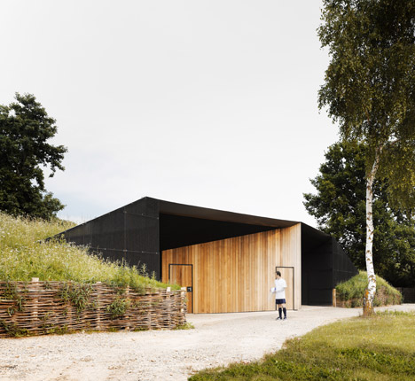 Hidden locker rooms by MU Architecture