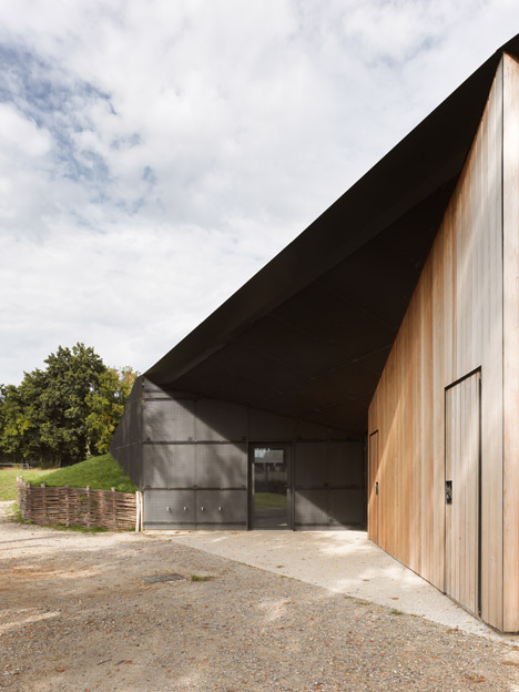 Hidden locker rooms by MU Architecture